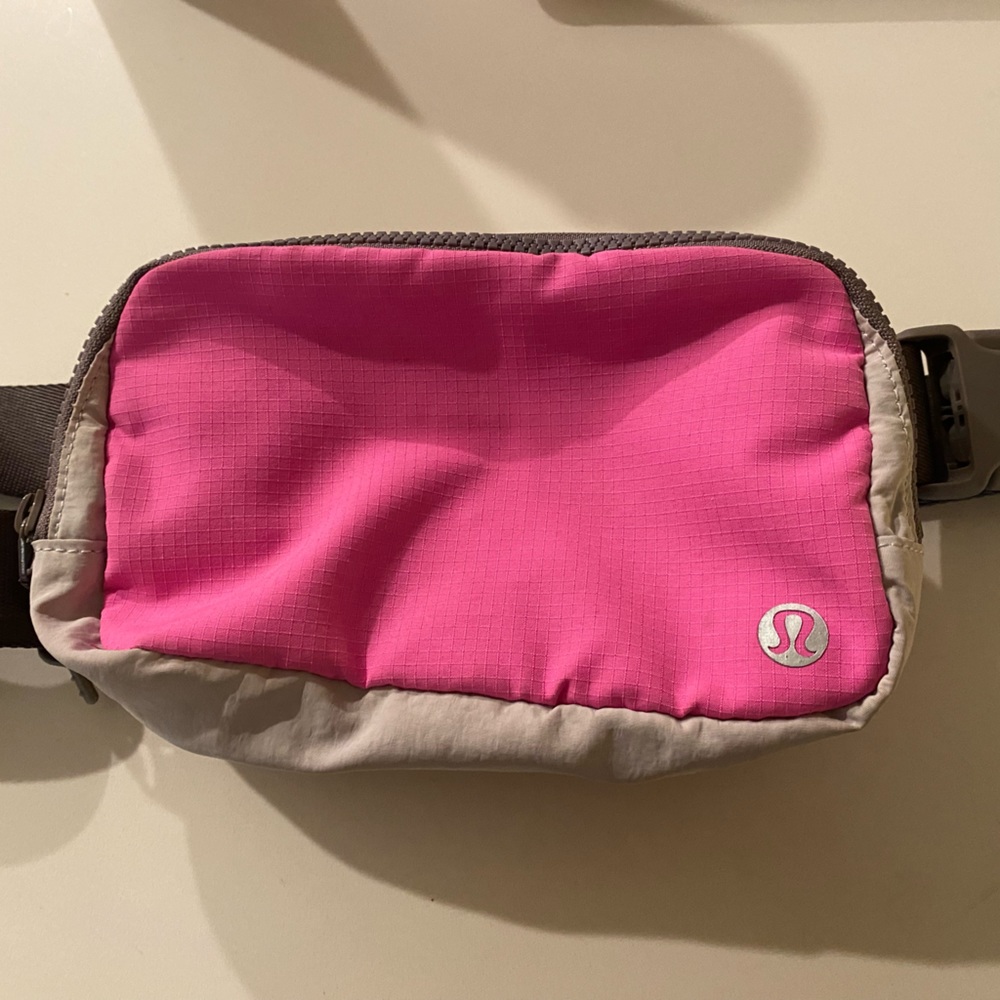 Lululemon Everywhere Belt Bag